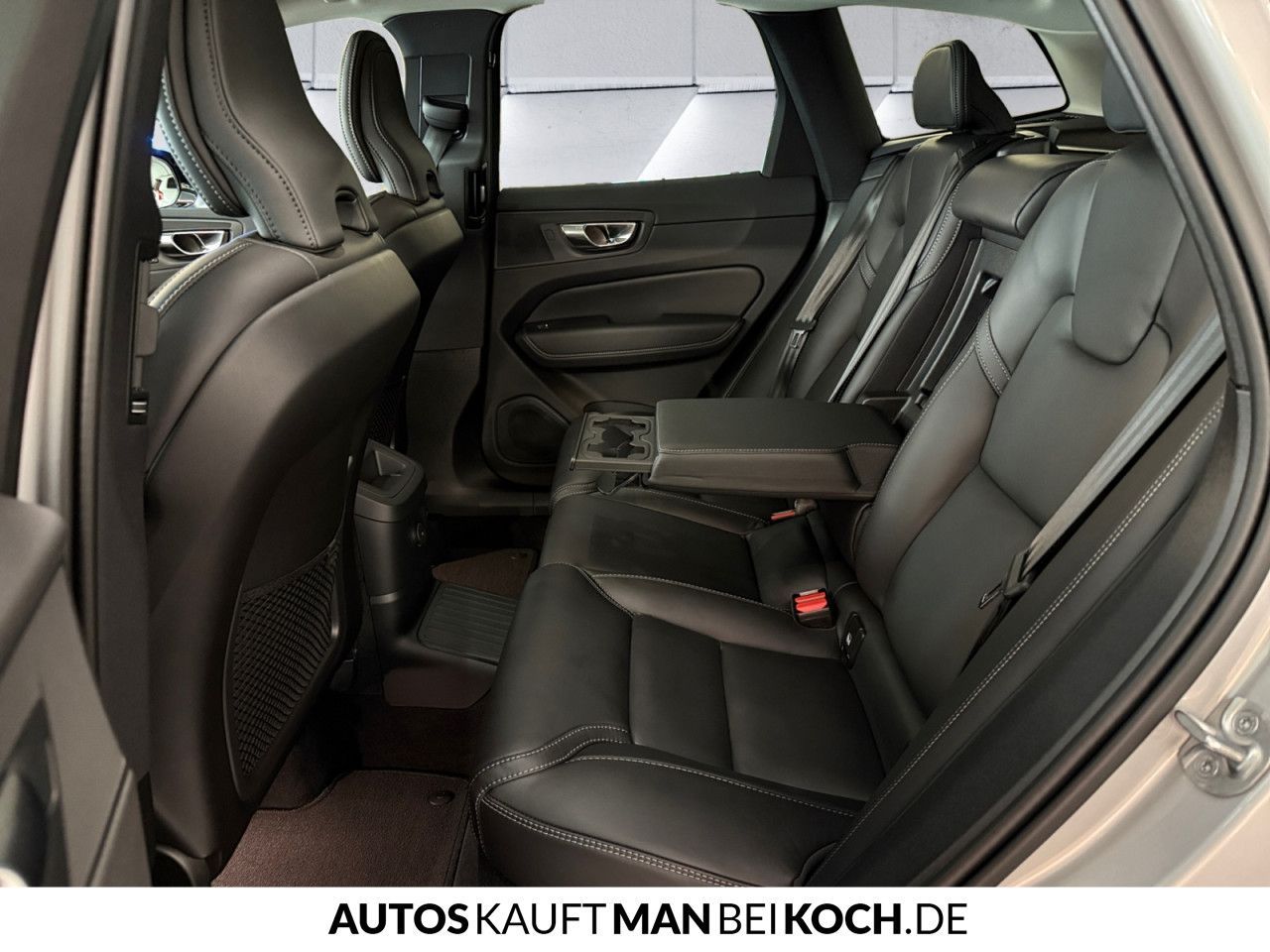 Volvo XC60 T6 Recharge AWD Plus PANO AHK STDHz V-LED!