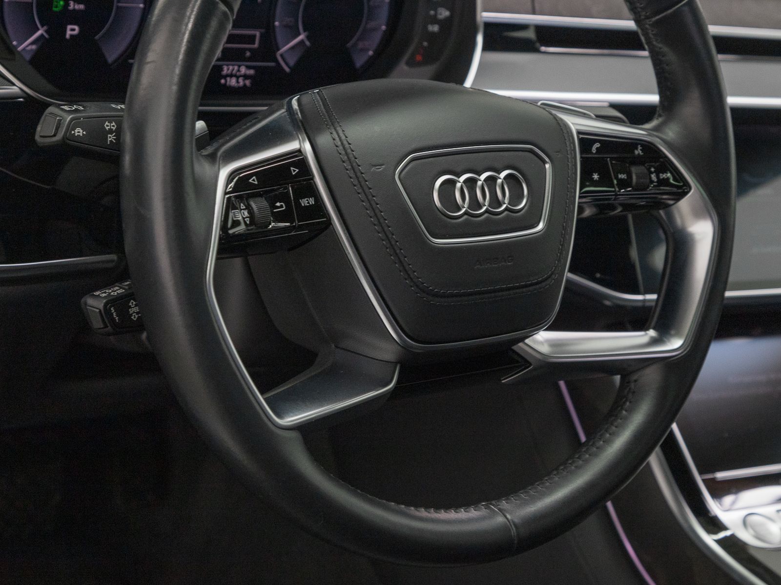 Audi A8 60 TFSIe Q LM20 - Samsaru's Car Outlet