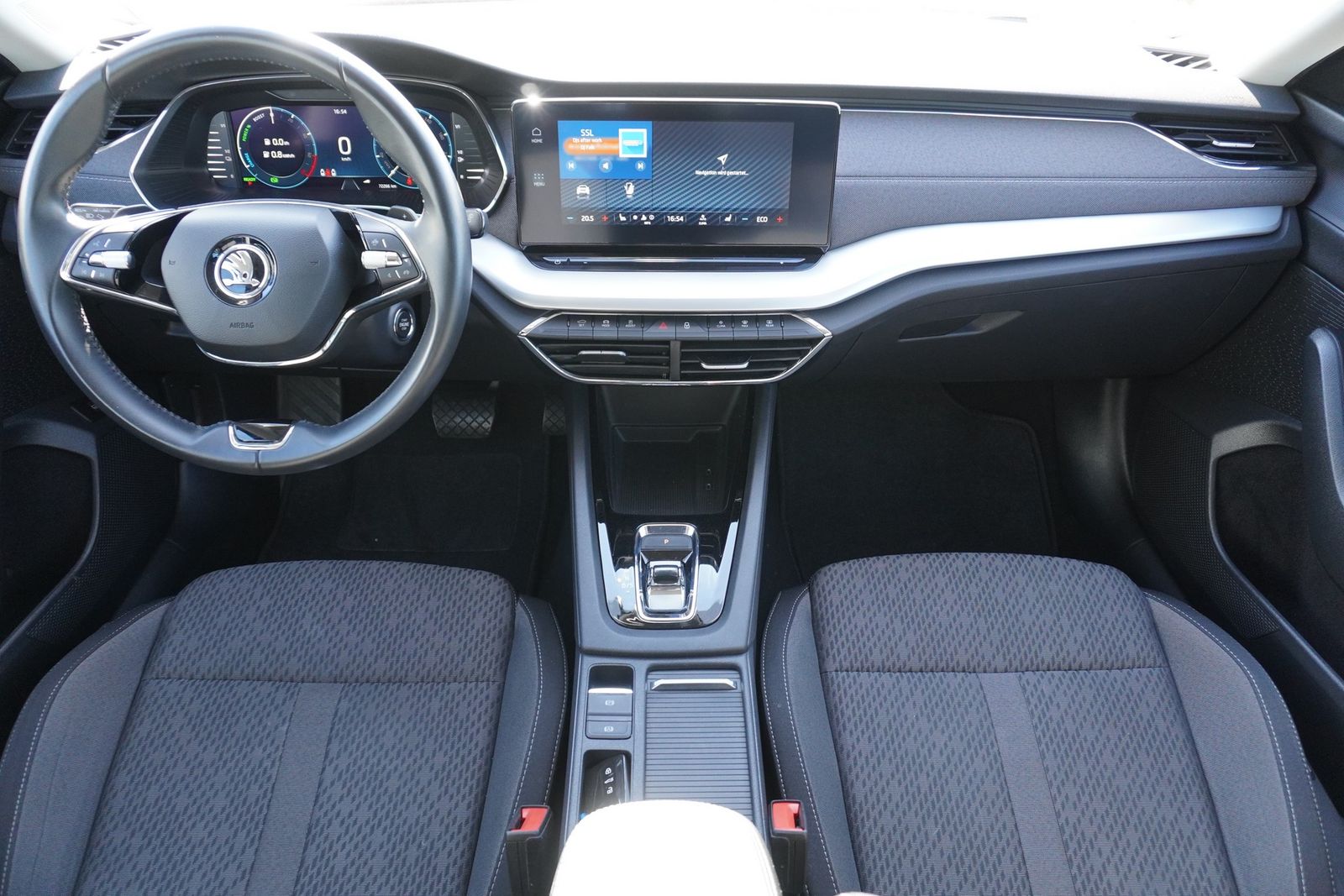 Skoda Octavia Combi 1.4 TSI iV Style - Samsaru's Car Outlet