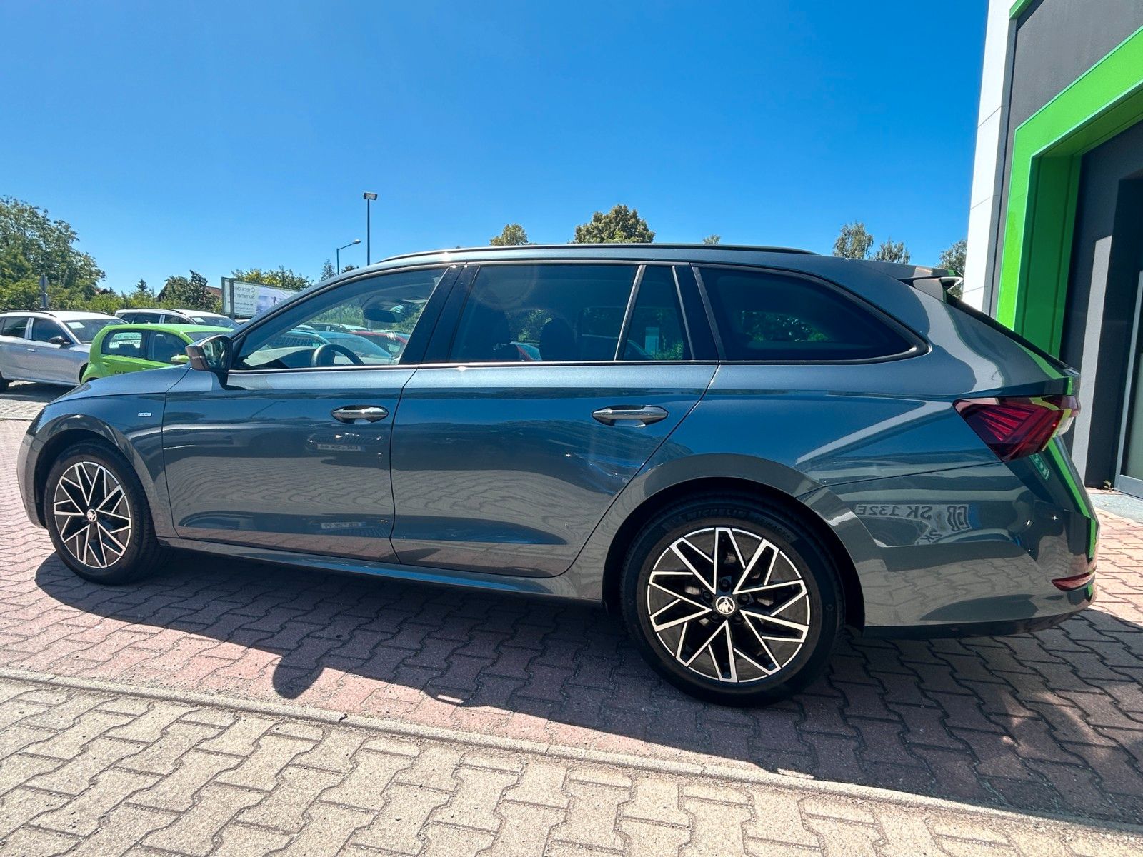 Skoda OCTAVIA Combi 1.5 TSI - Samsaru's Car Outlet