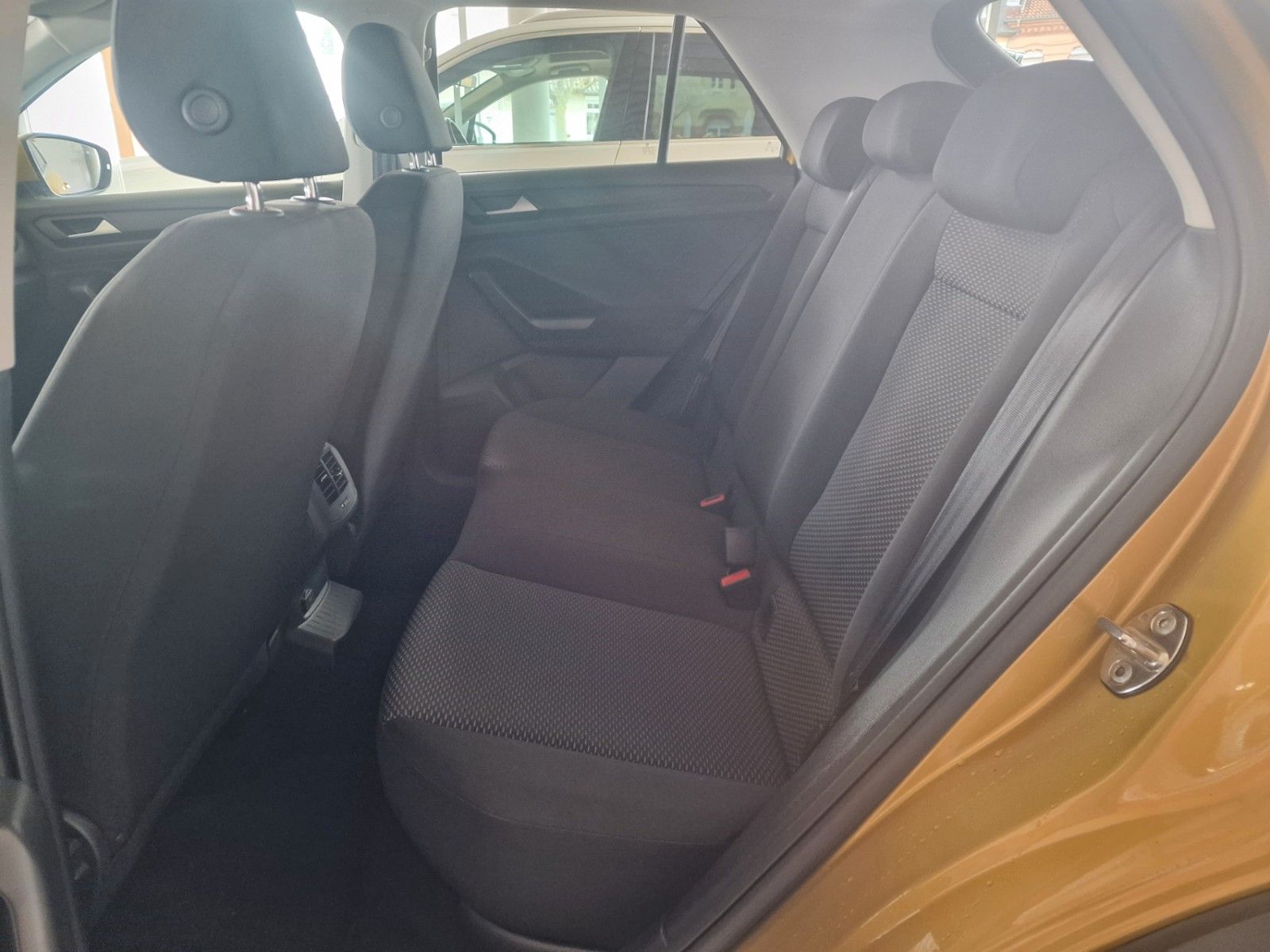 Volkswagen T-Roc Basis - Samsaru's Car Outlet