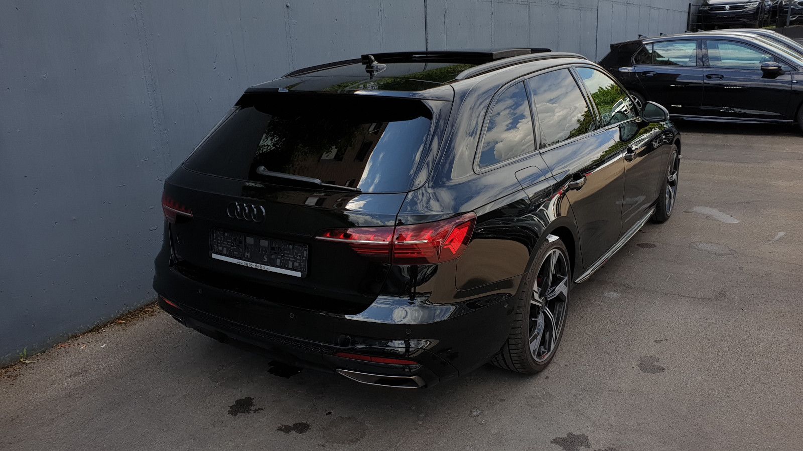 Audi A4 Avant 40 TFSI S tronic S Line - Samsaru's Car Outlet