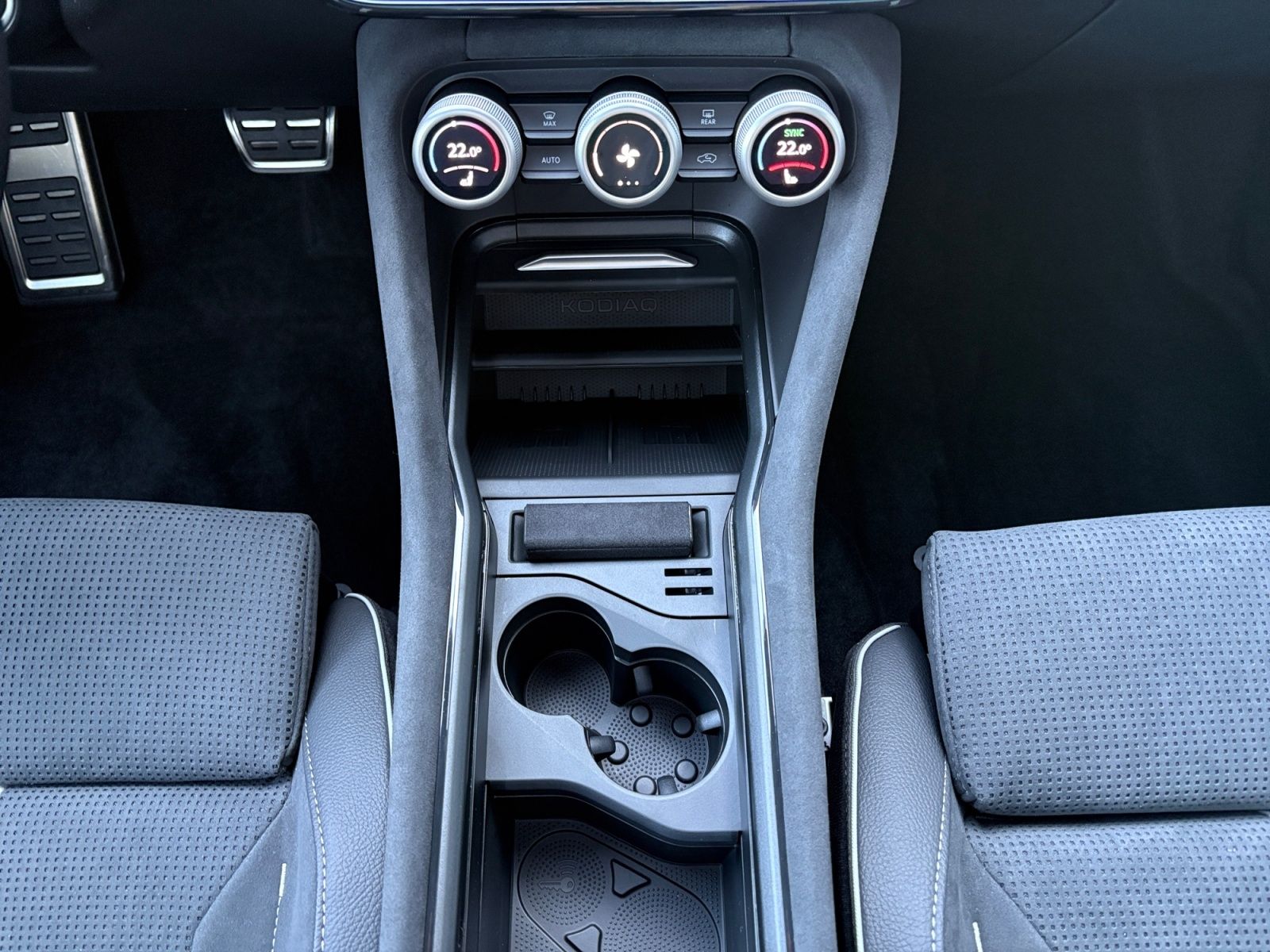 Skoda KODIAQ IV SPORTLINE 1,5TSI DSG NAVI LED AHK