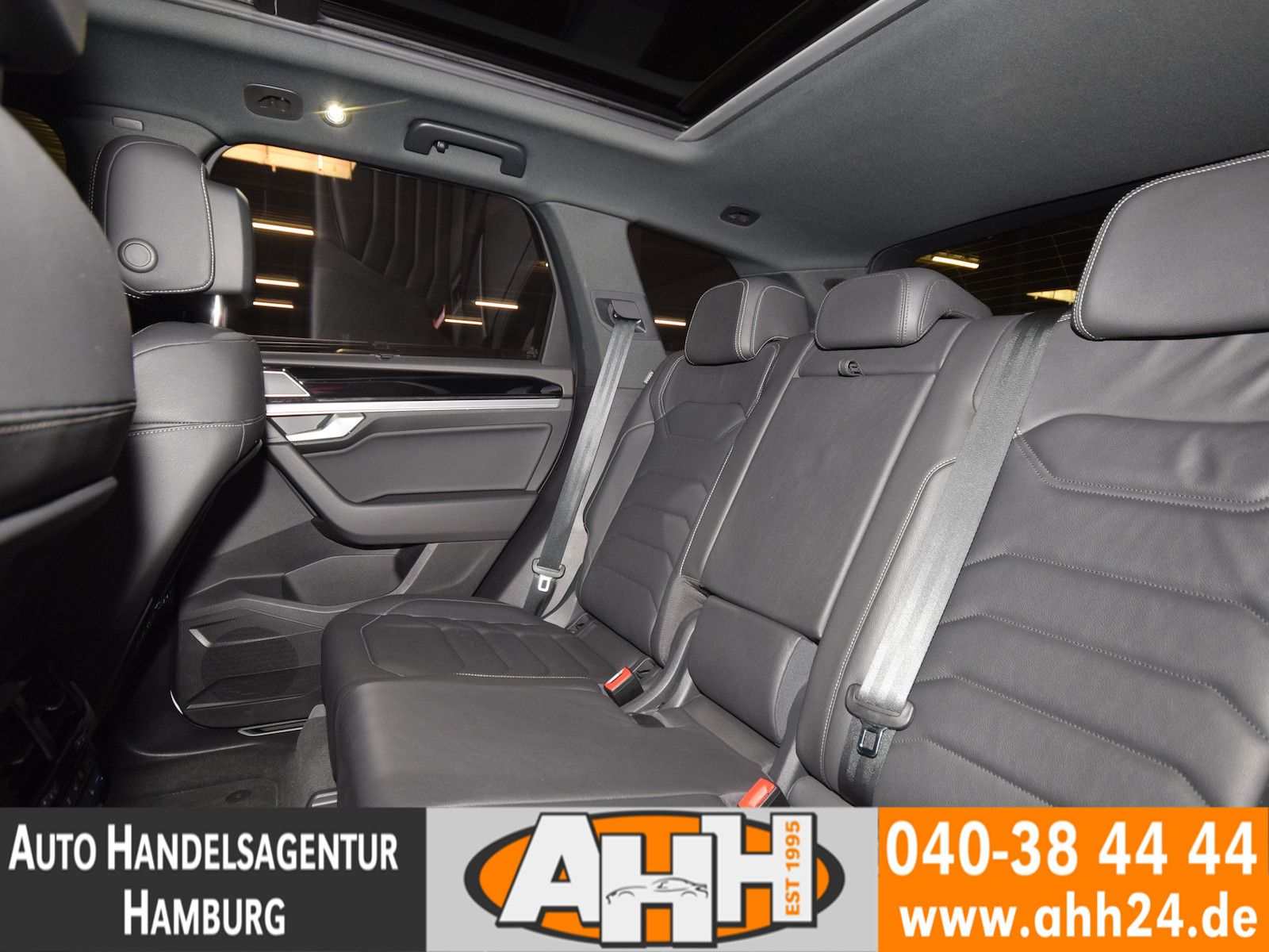 Volkswagen Touareg 3.0 TSI 4M R-LINE - Samsaru's Car Outlet