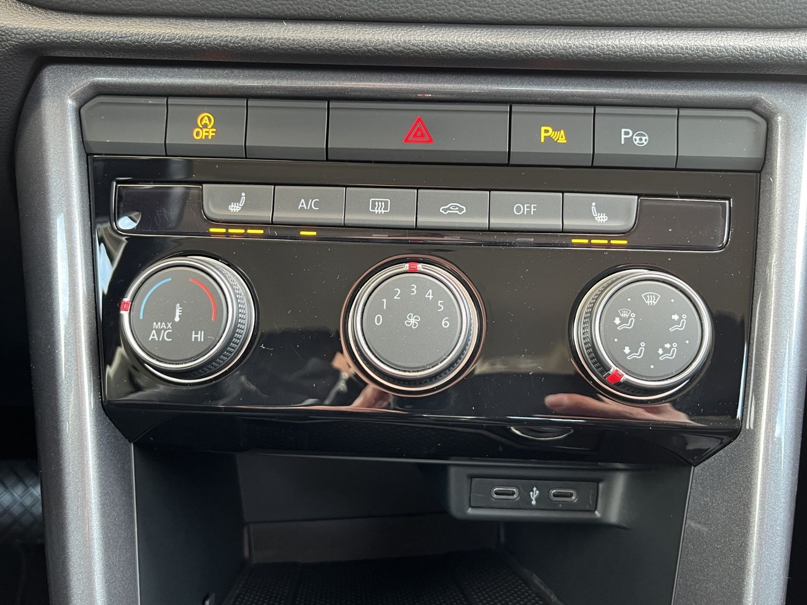 Volkswagen T-Roc 2.0 TDI Style - Samsaru's Car Outlet