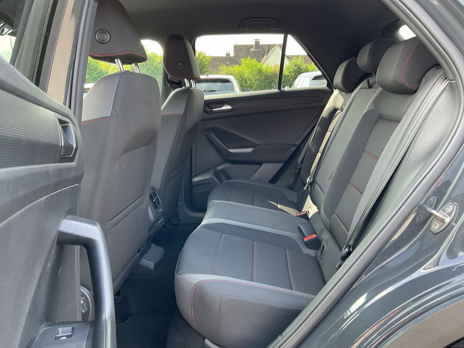 Volkswagen T-Roc 1.5 TSI DSG Sport R-Line - Samsaru's Car Outlet