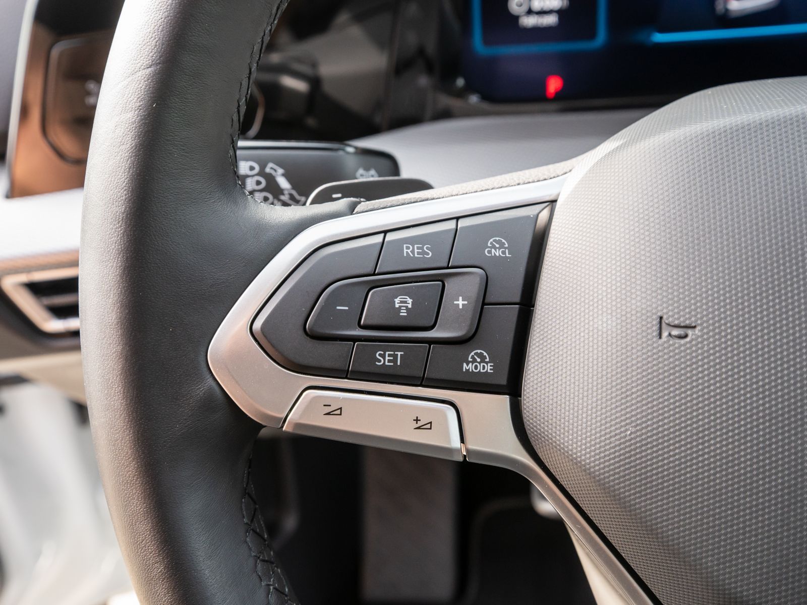 Volkswagen Golf Style 1.5TSI eHybrid DSG Navi 360° HUD AHK