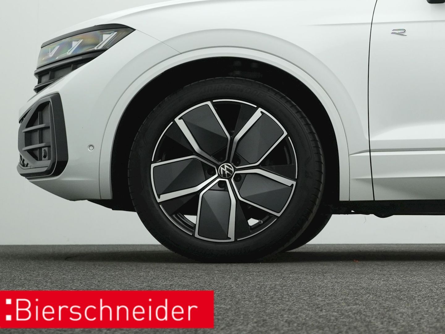 Volkswagen Touareg 3.0 TDI R-Line - Samsaru's Car Outlet