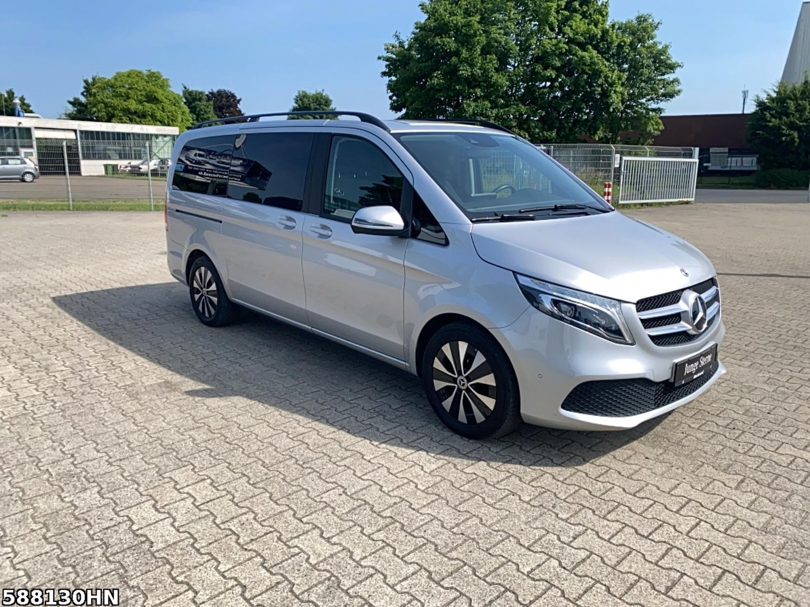 Mercedes-Benz V 220 ED - Samsaru's Car Outlet