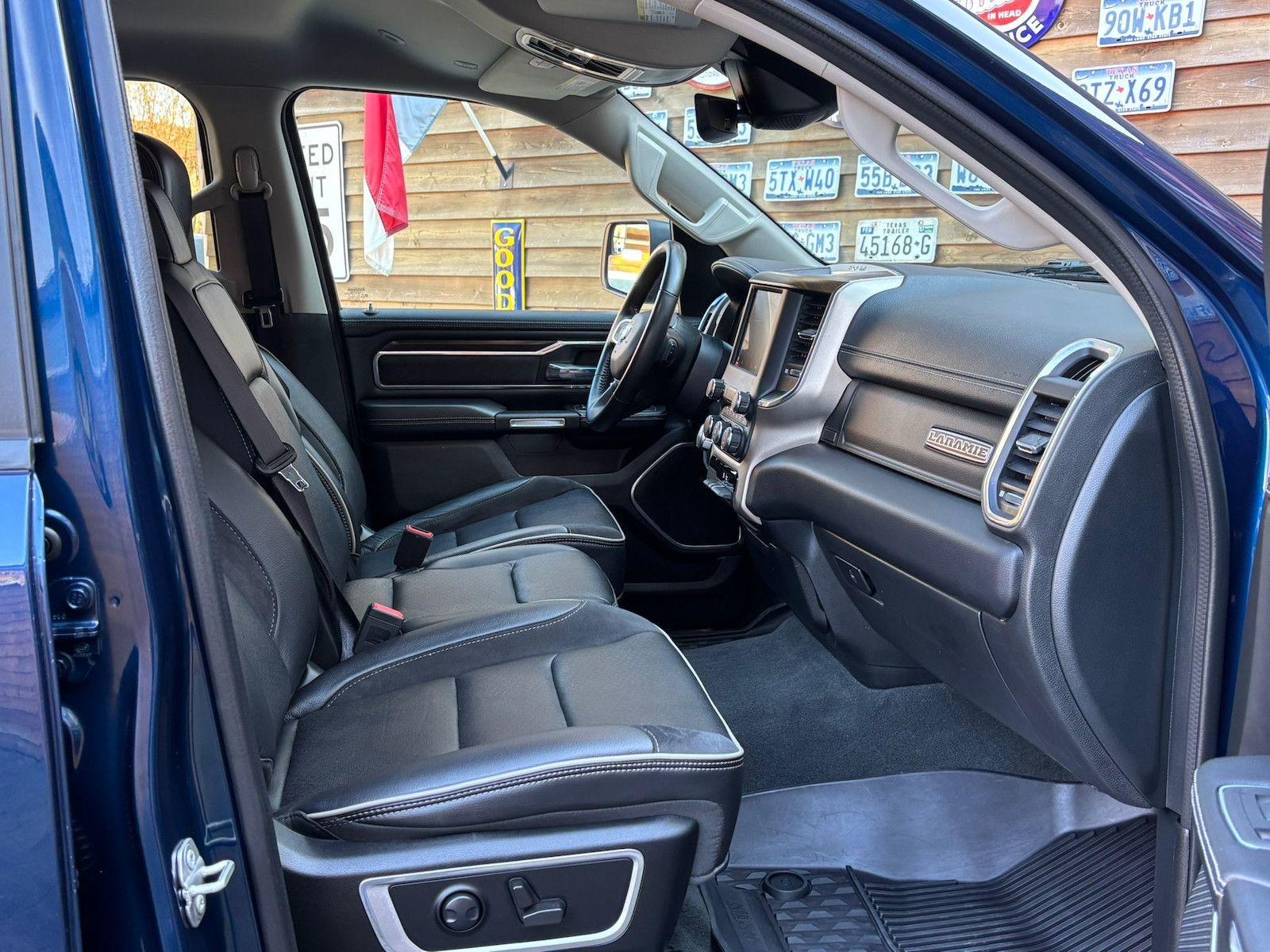 Dodge RAM 1500 Laramie LED AHK Memory 4x4 LPG