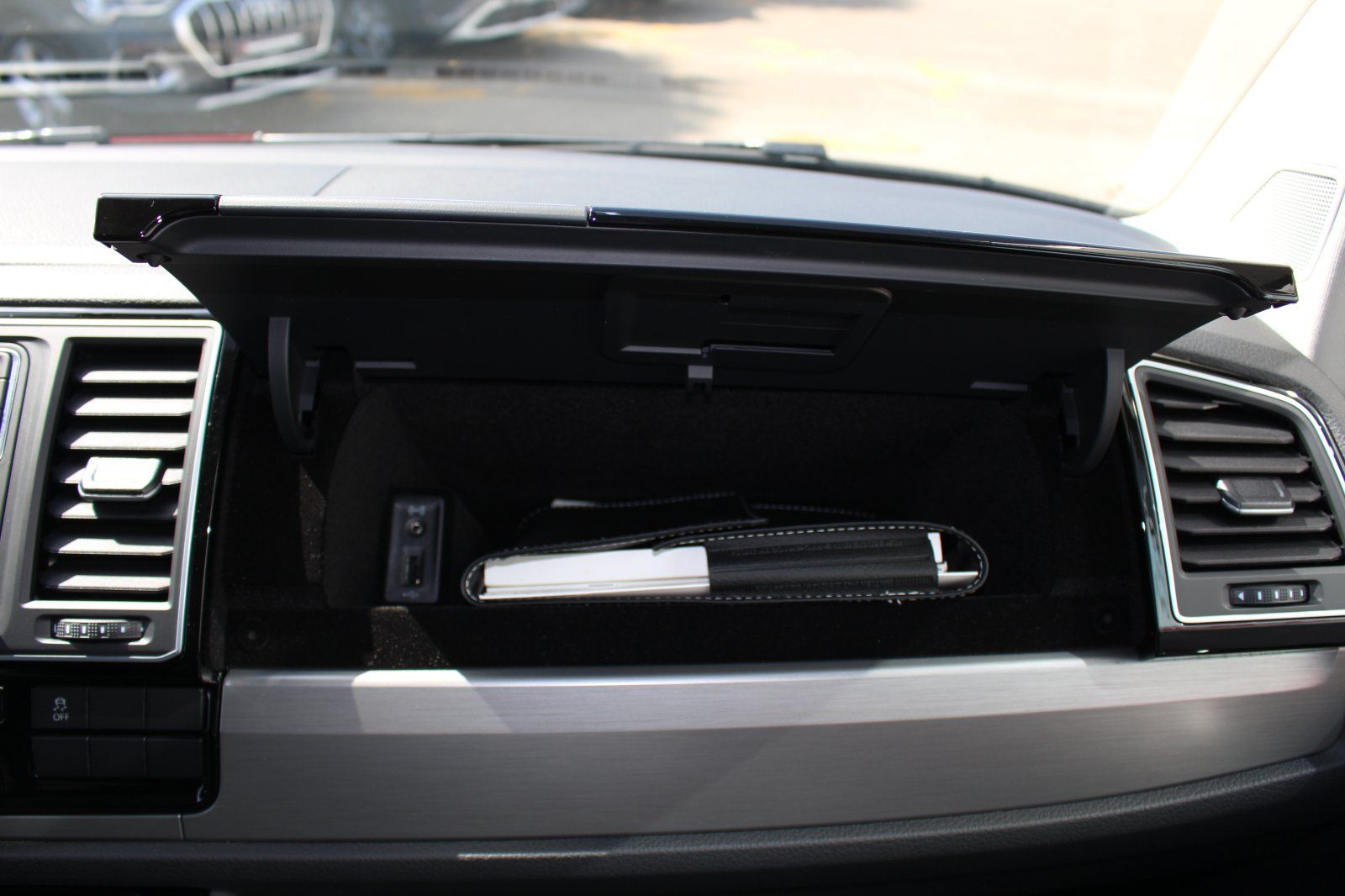 Volkswagen T6 Multivan 2.0 TDI Join - Samsaru's Car Outlet