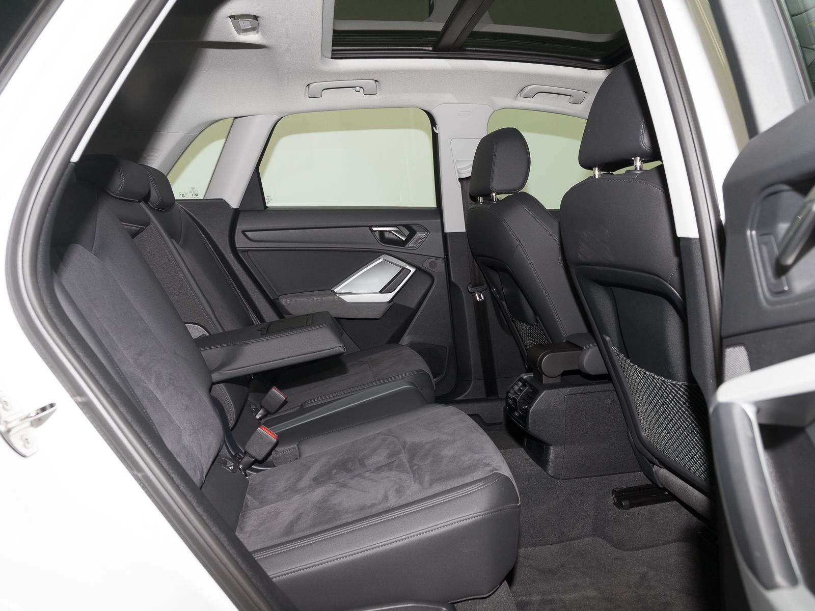 Audi Q3 40 TFSI Q S LINE - Samsaru's Car Outlet
