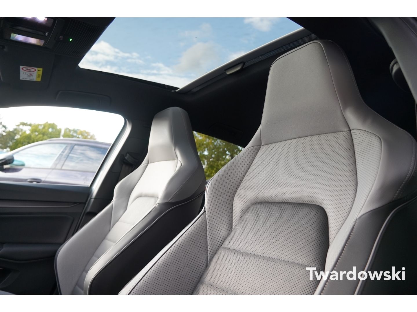Volkswagen Golf GTE Matrix Pano AHK ACC Leder HUD Kamera 5J