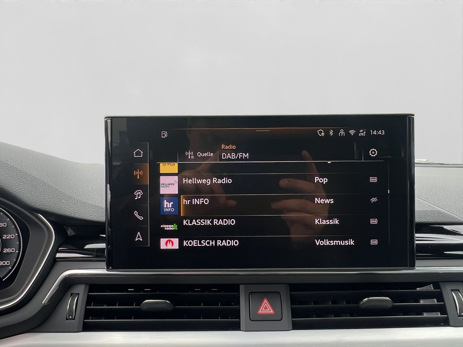 Audi A4 Avant 40 TFSI Q 2x S LINE MATRIX AHK LM19 KAM