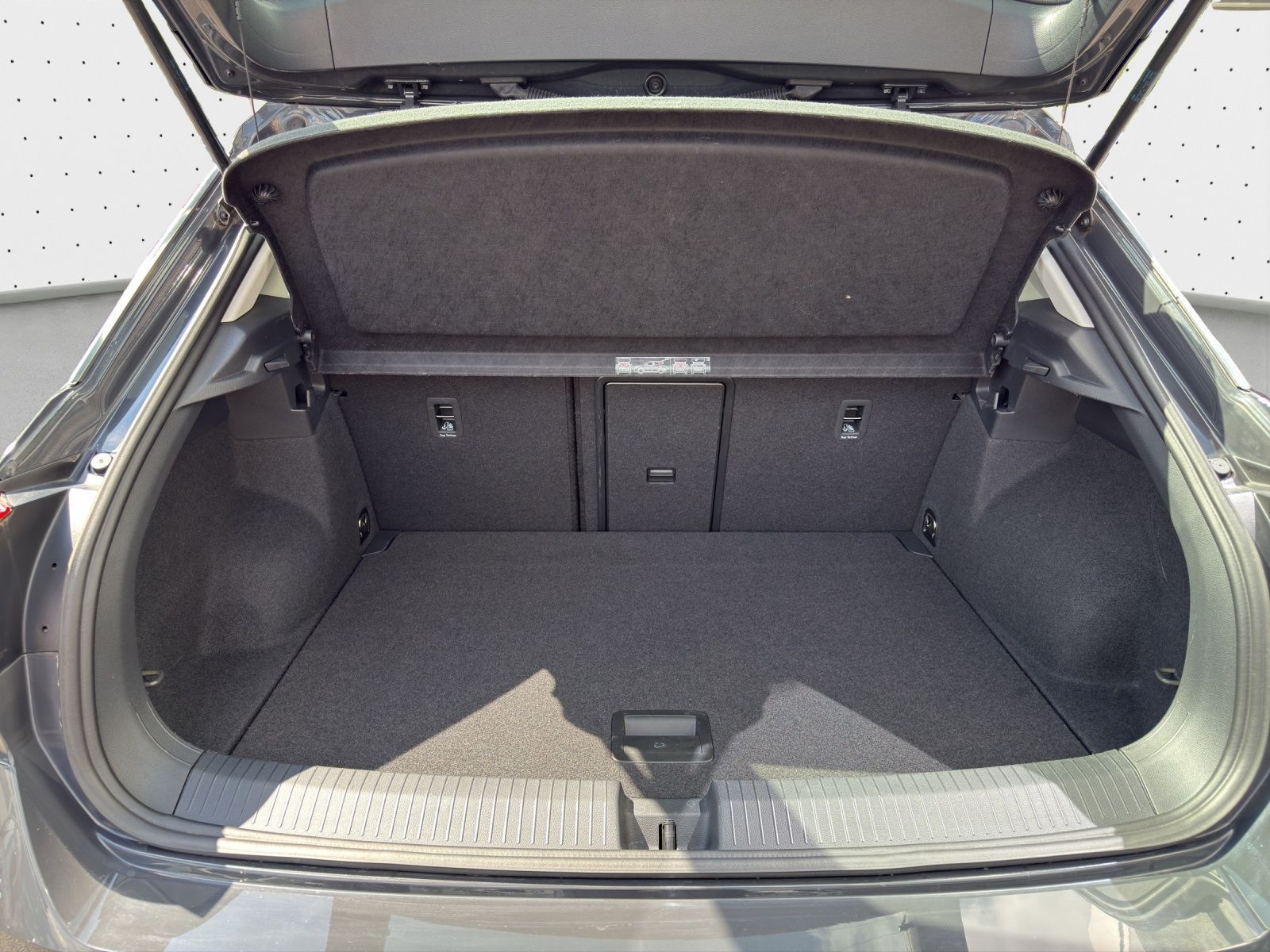 Volkswagen T-Roc Style 1.5 TSI DSG - Samsaru's Car Outlet
