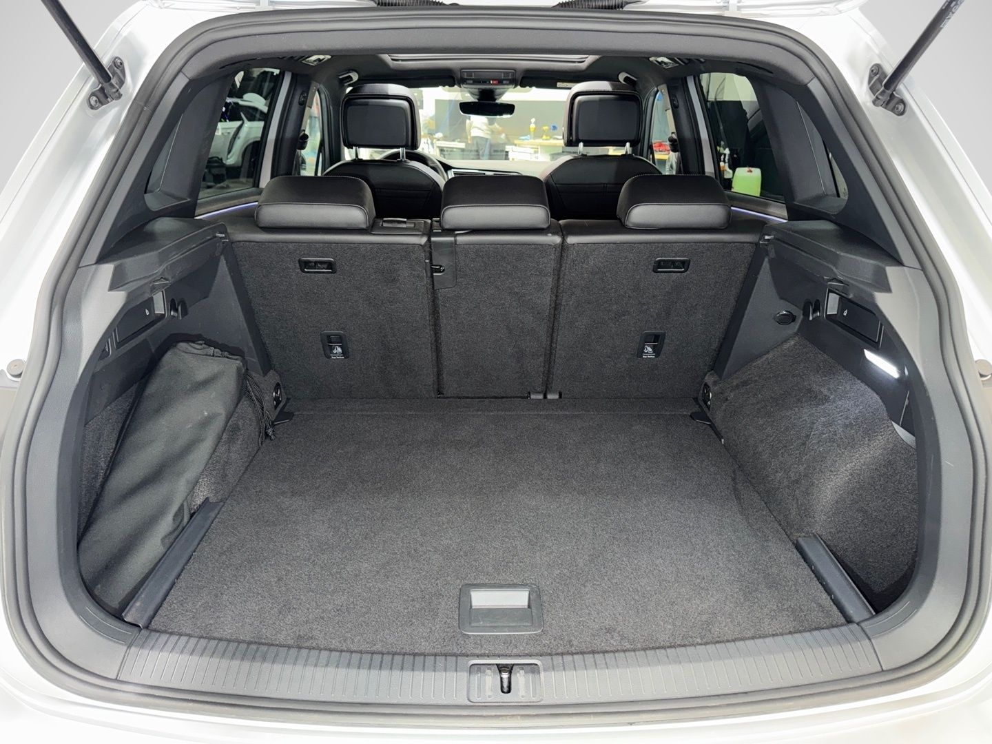 Volkswagen Tiguan 2.0 TDI 4M DSG R LINE BLACK PANO AHK MATR