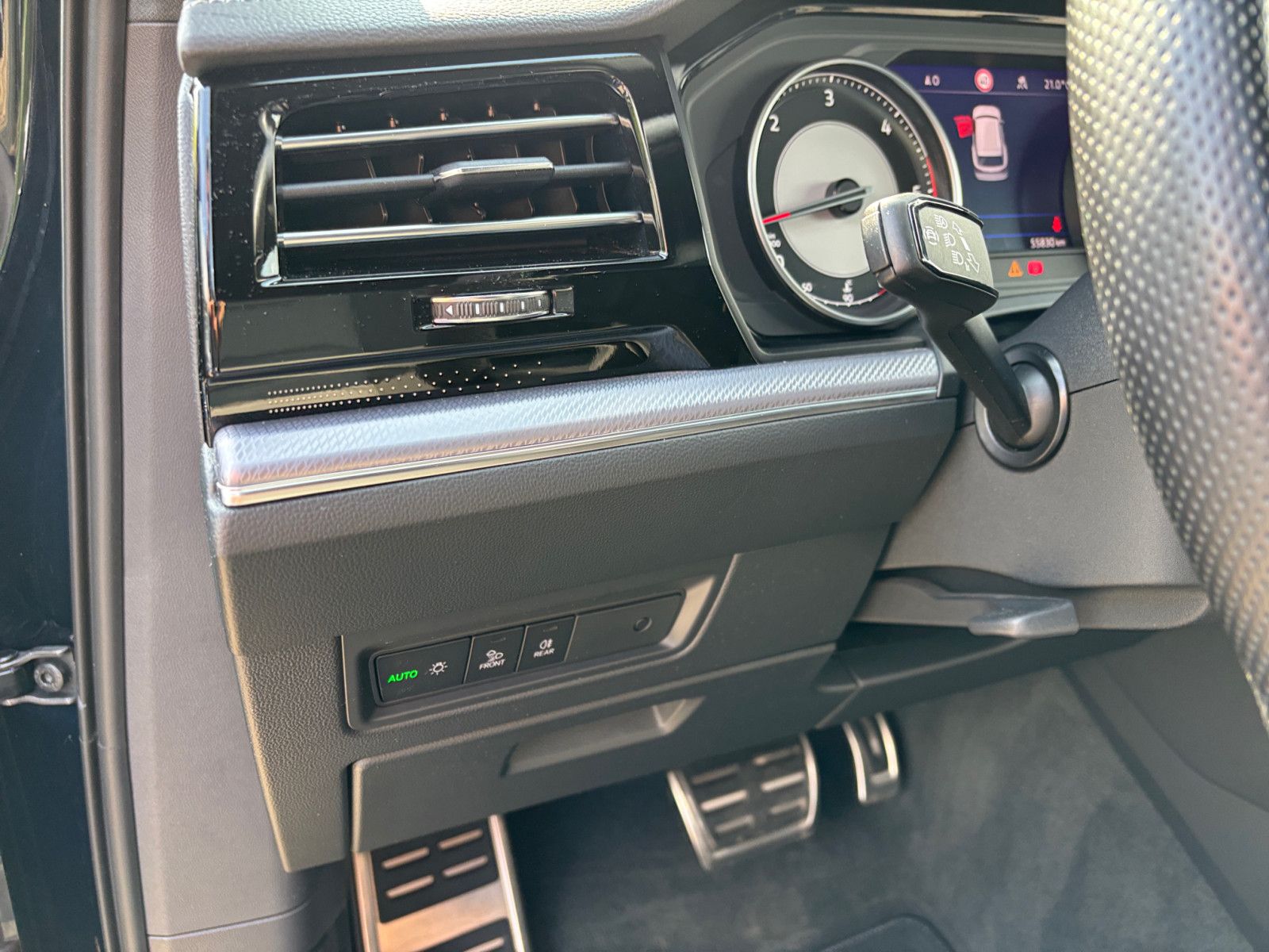 Volkswagen Touareg R-Line 4Mo - Samsaru's Car Outlet
