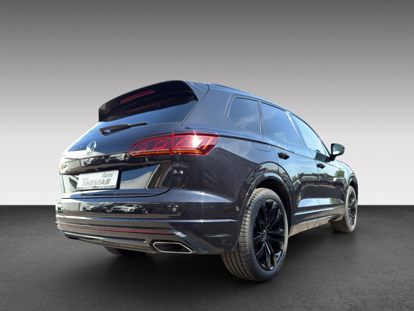 Volkswagen Touareg R-Line - Samsaru's Car Outlet