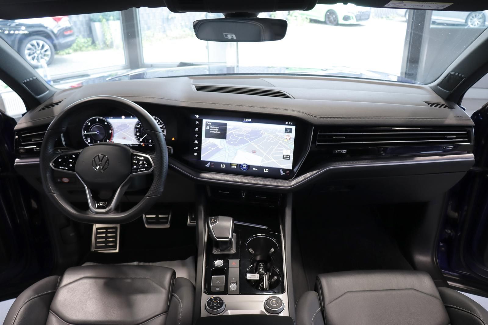 Volkswagen Touareg 3.0 TDI 4M R-LINE BLACK - Samsaru's Car Outlet
