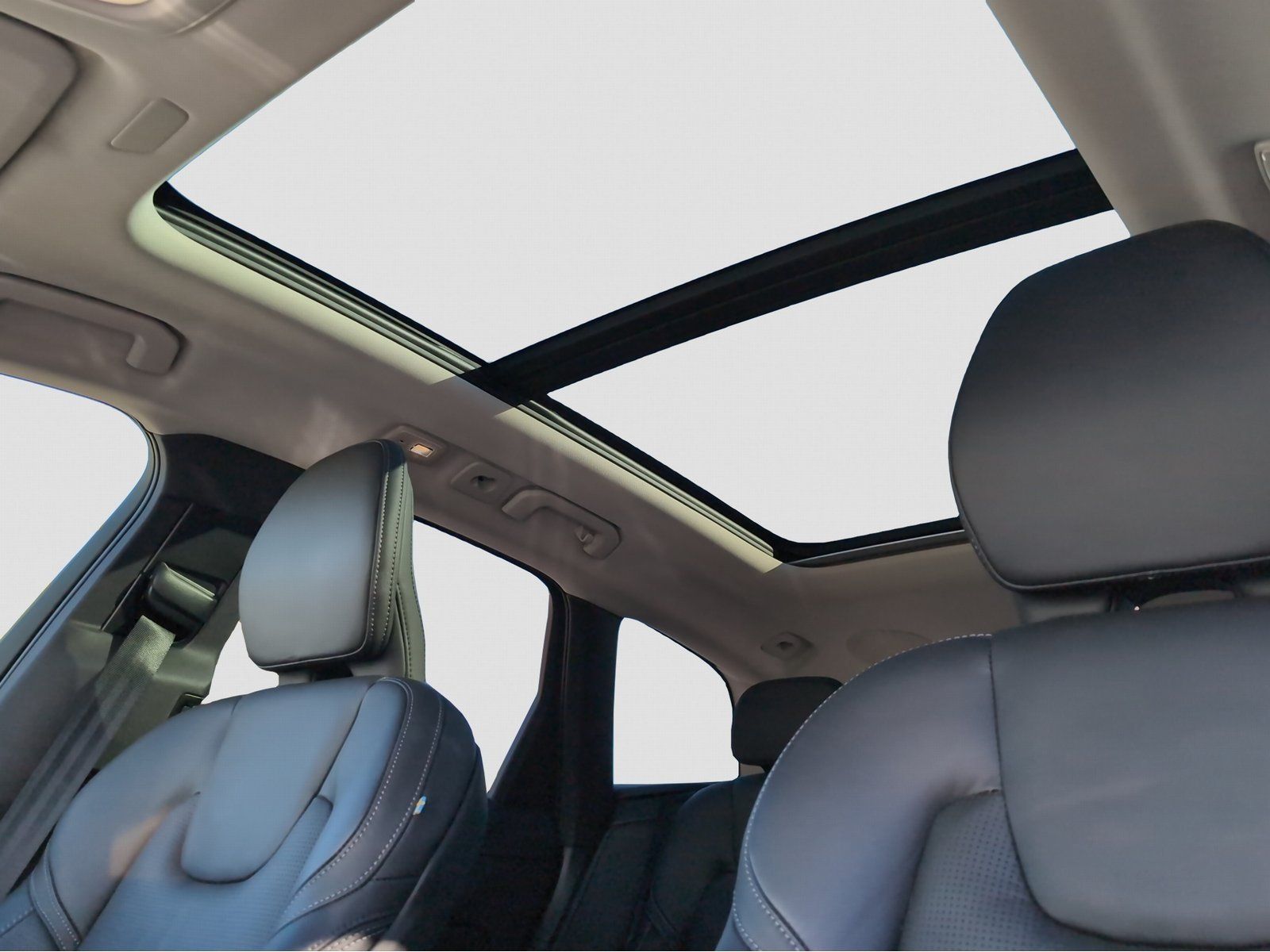 Volvo XC60+B5+AWD+AHKsemi+Panorama+360°Kam+Head-up+PDC