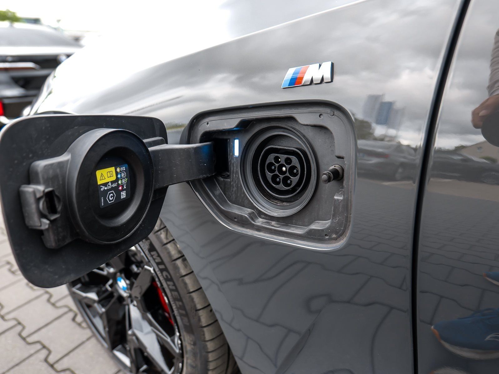 BMW 330e xDrive Touring M Sport HUD PANO ACC AHK LM