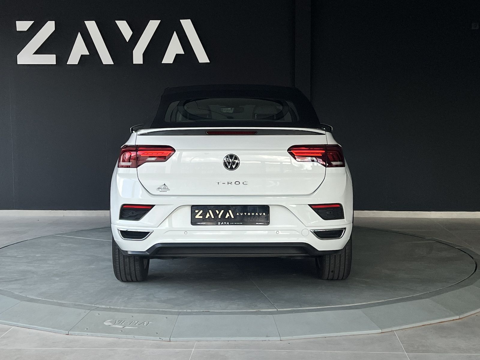 Volkswagen T-Roc 1.5 TSI R-Line - Samsaru's Car Outlet