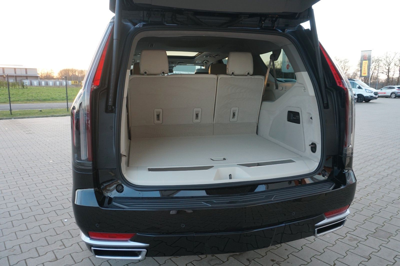Cadillac Escalade Platinum ESV 6.2l V8 7-Si*LED*HUD*MWST