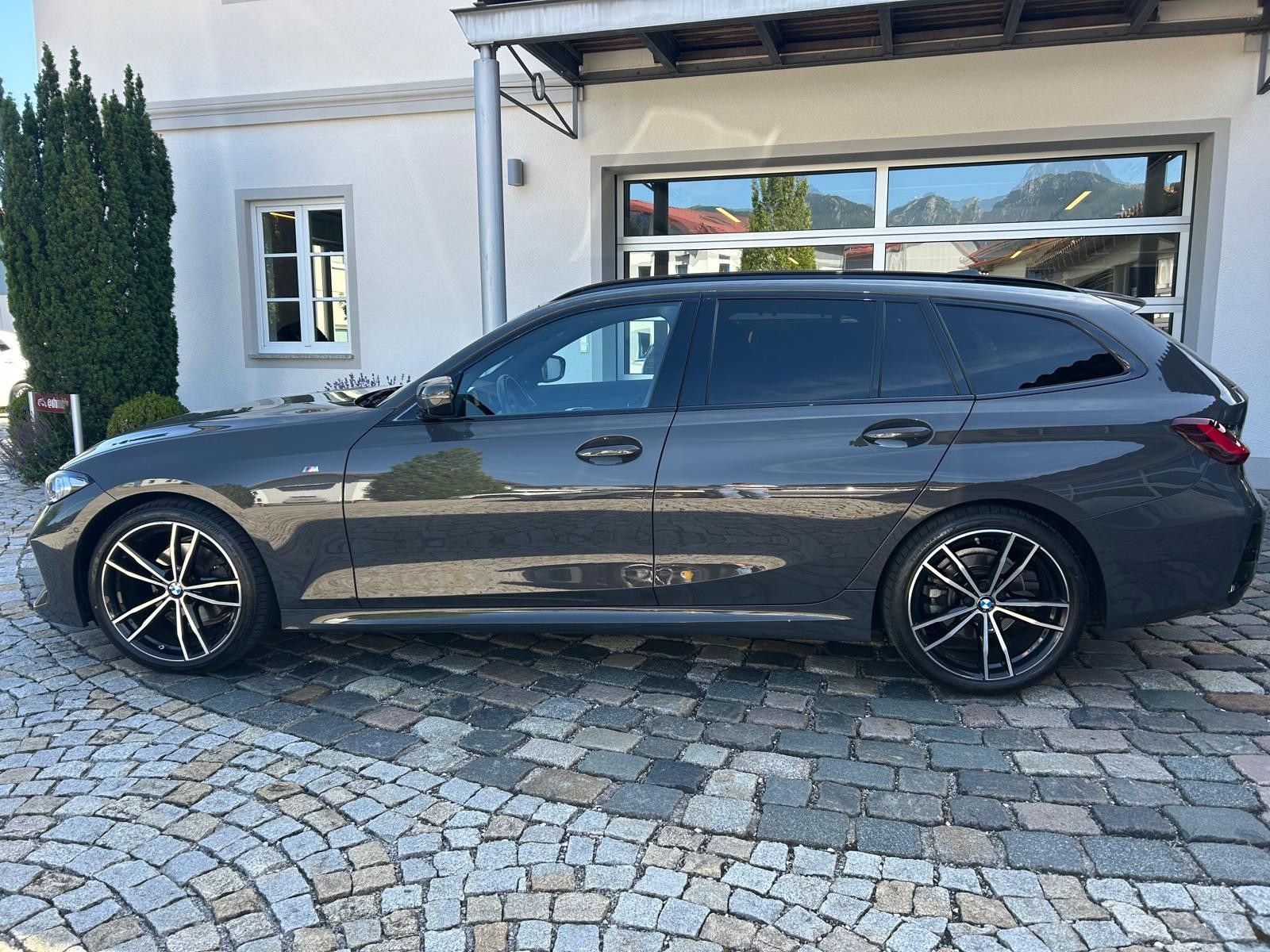 BMW 320 d xDrive M-Sport - Samsaru's Car Outlet