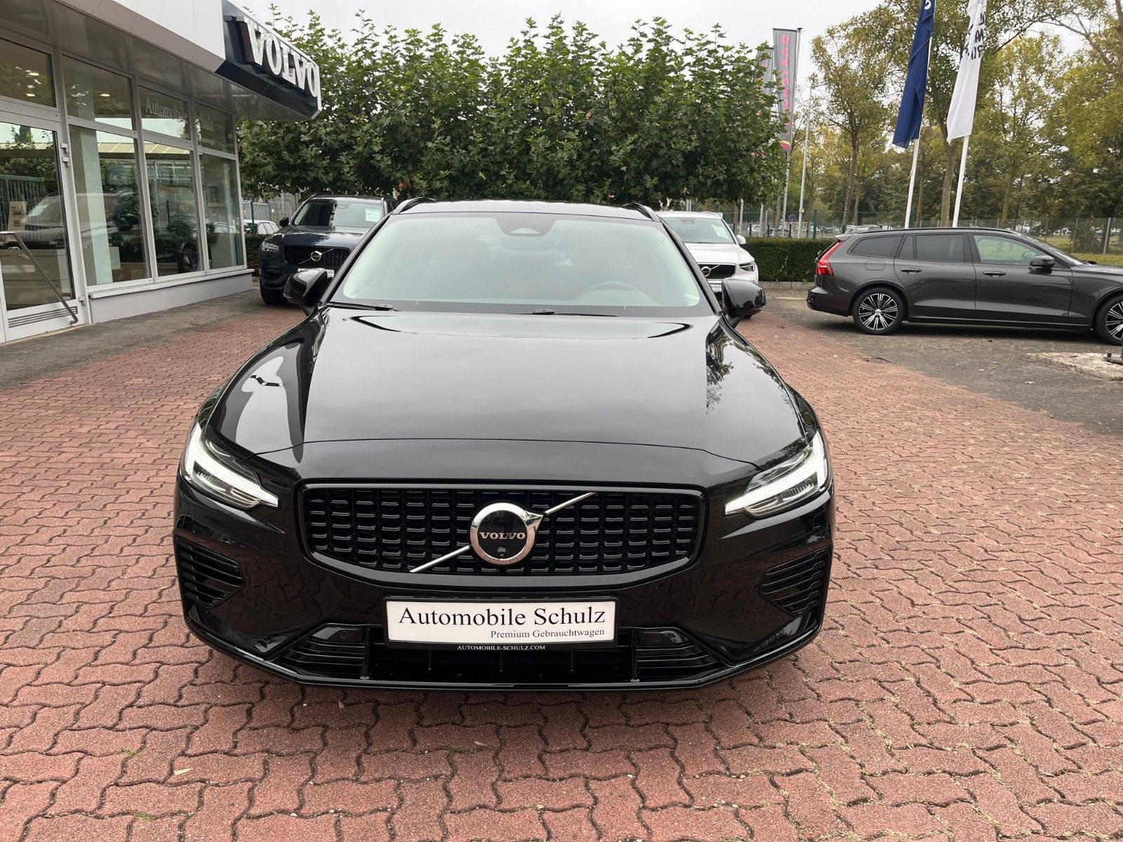 Volvo V60 T6 AWD Plug-in Hybrid Plus Dark Auto