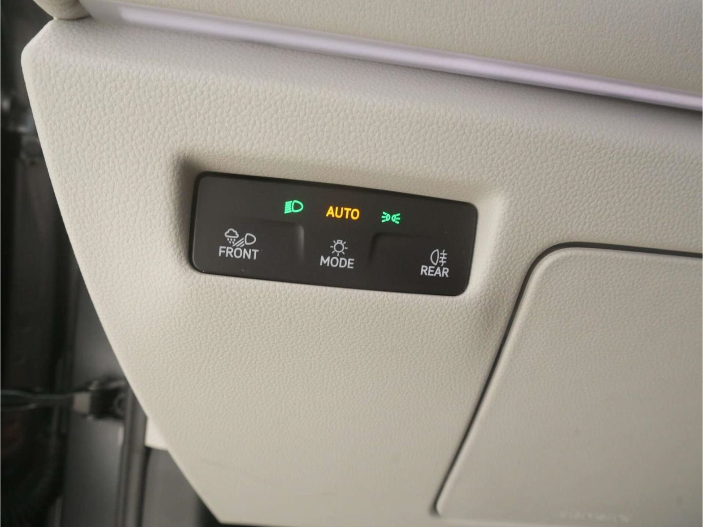 Volkswagen Passat 1.5 eHybrid Elegance DSG AHK/Leder/Matrix