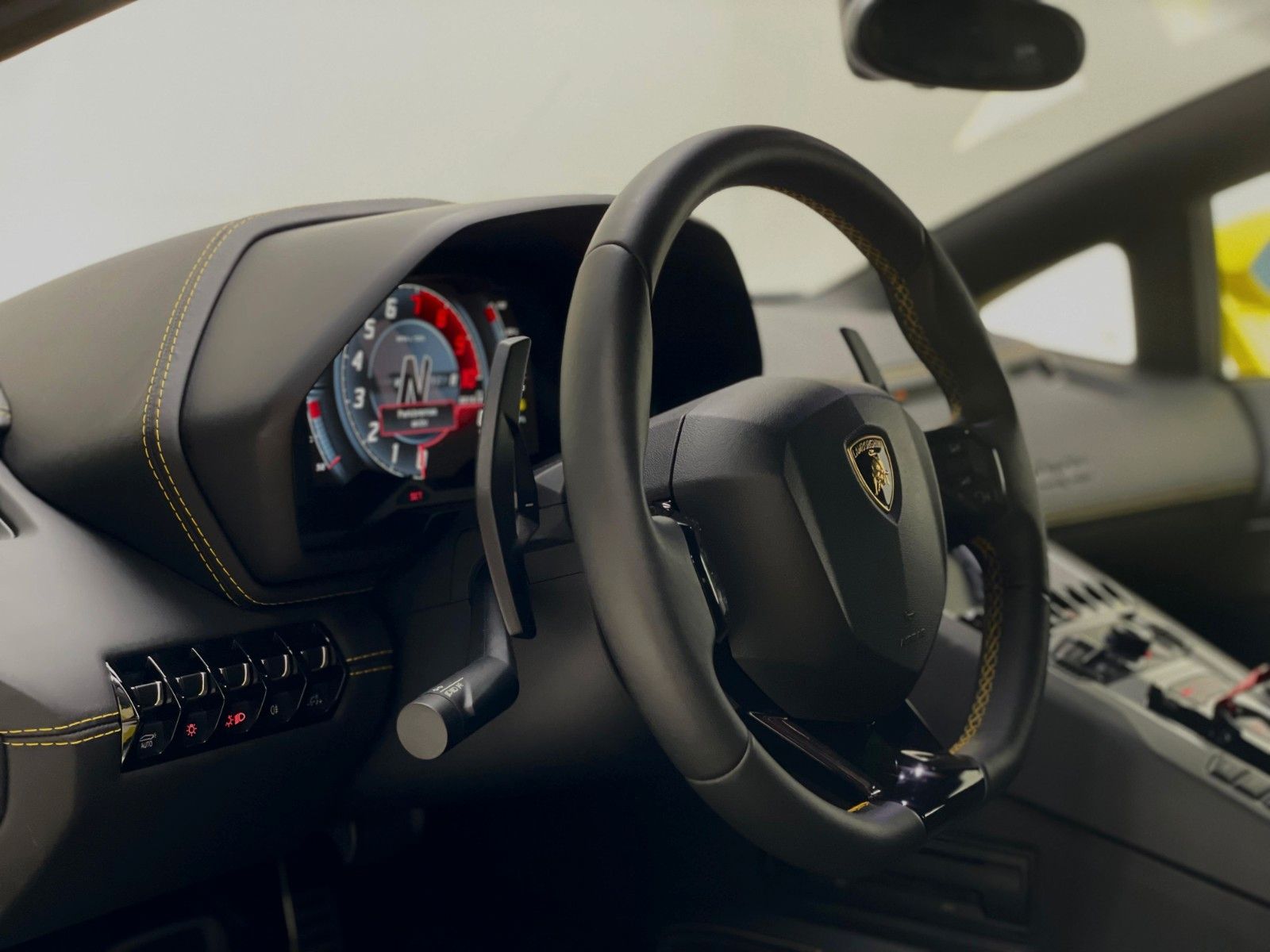 Lamborghini Aventador S - Samsaru's Car Outlet