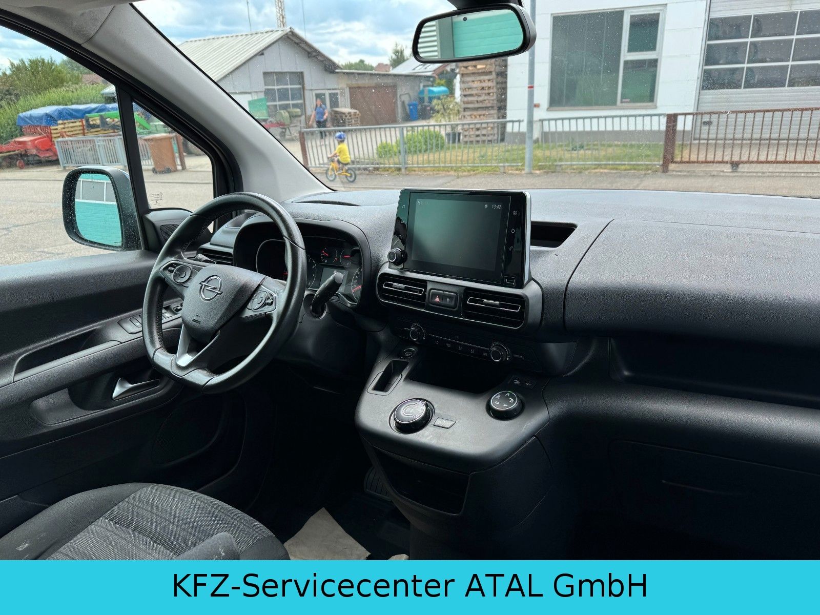 Opel Combo Life Elegance - Samsaru's Car Outlet