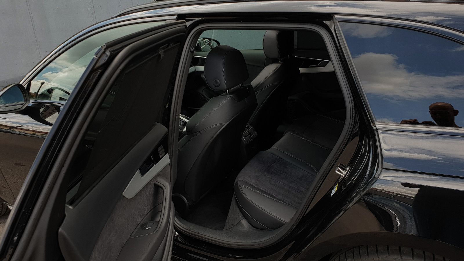 Audi A4 Avant 40 TFSI S tronic S Line - Samsaru's Car Outlet