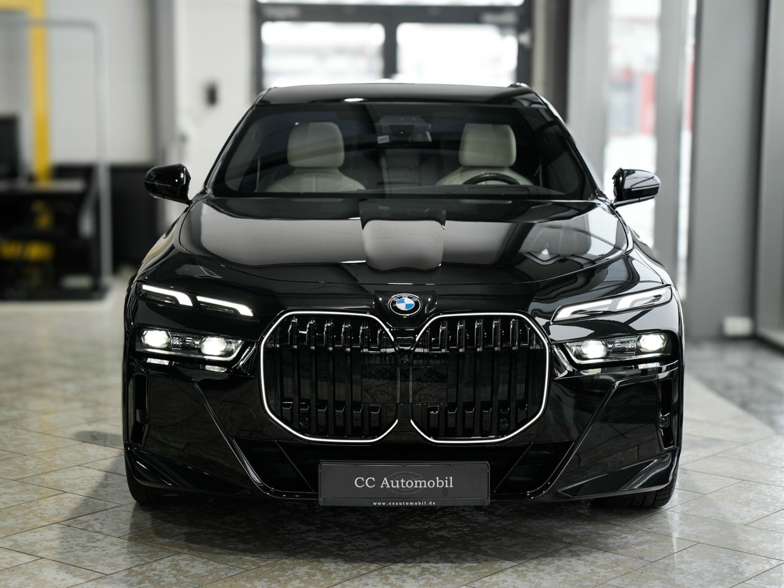 BMW 740d xDrive M SPORT PRO Sky-Lou. Autotür. FOND