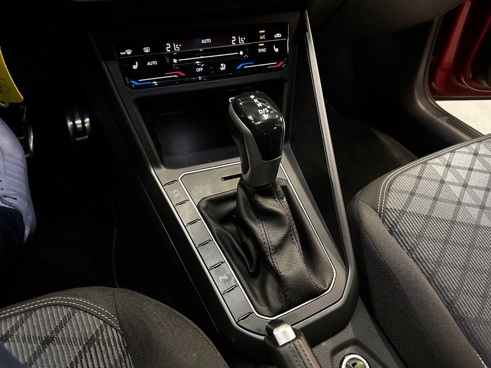 Volkswagen Taigo 1.5 TSI DSG R-Line - Samsaru's Car Outlet