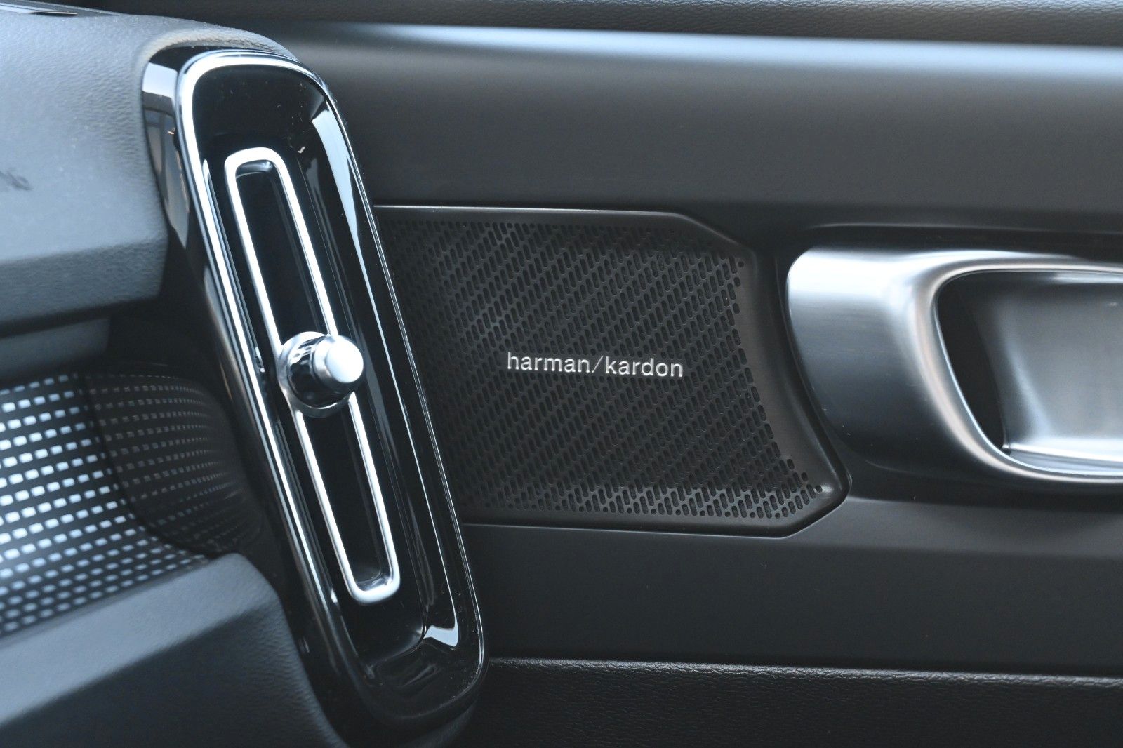 Volvo XC40 B4 DSG Ultra Dark*PANO*RFK*ACC*AHK