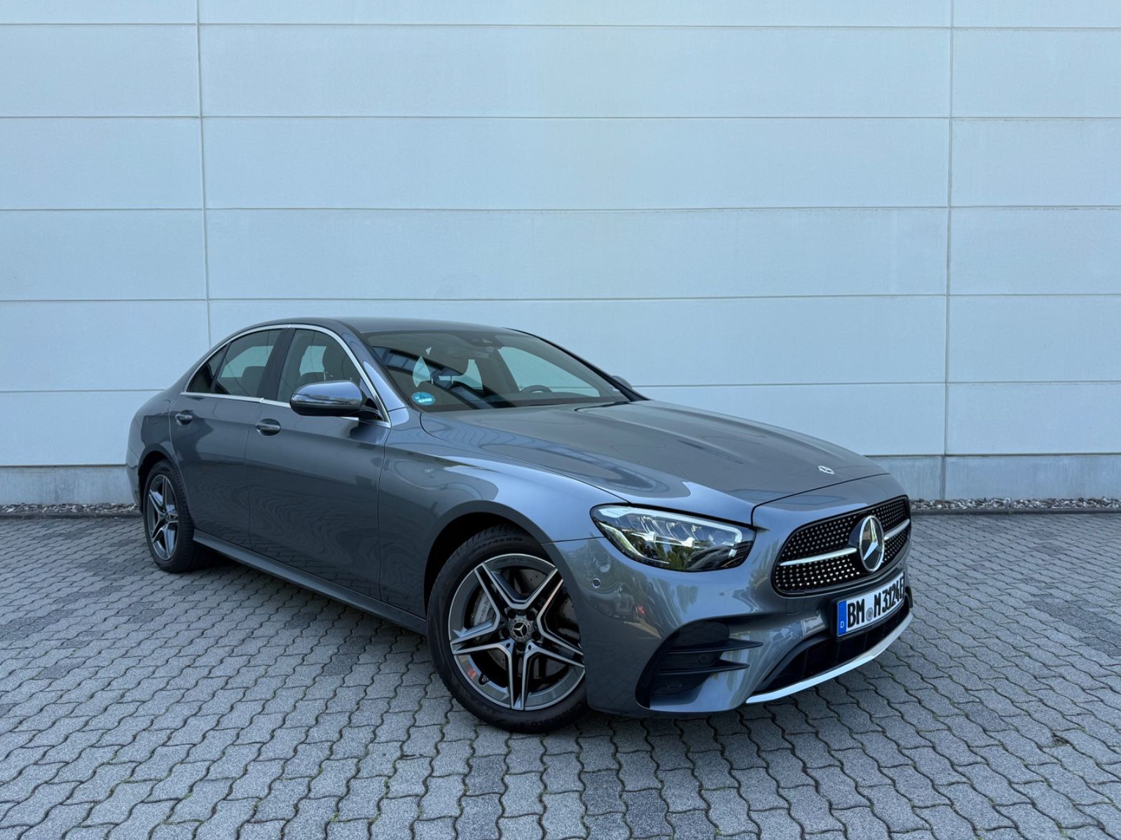Mercedes-Benz E 300e AMG-Paket - Samsaru's Car Outlet