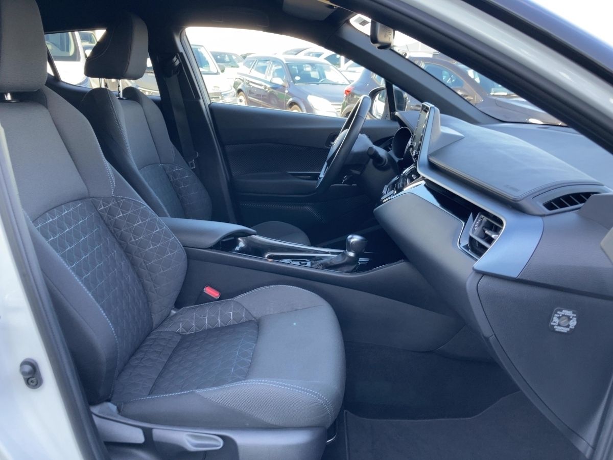 Toyota C-HR 2.0 Hybrid - Samsaru's Car Outlet