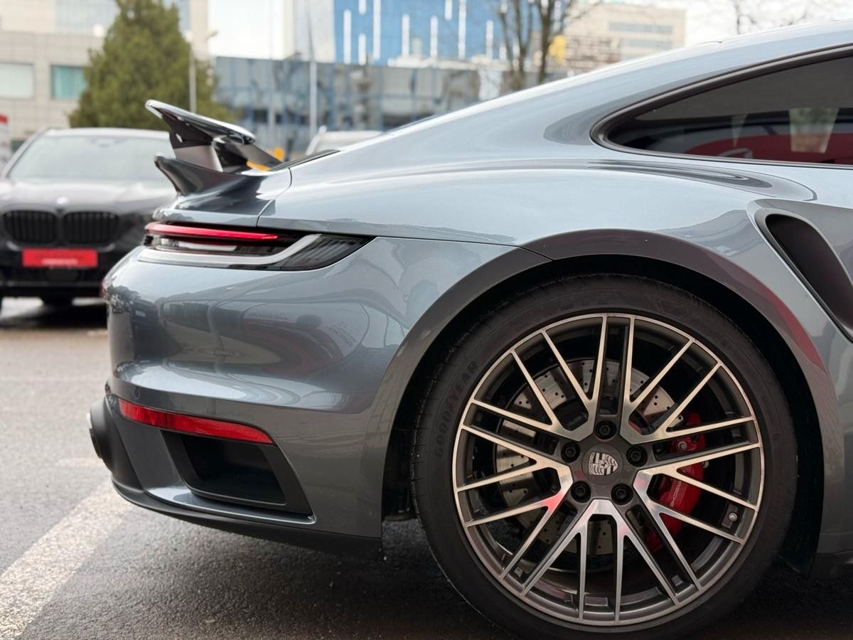 Porsche 911 Turbo - Samsaru's Car Outlet