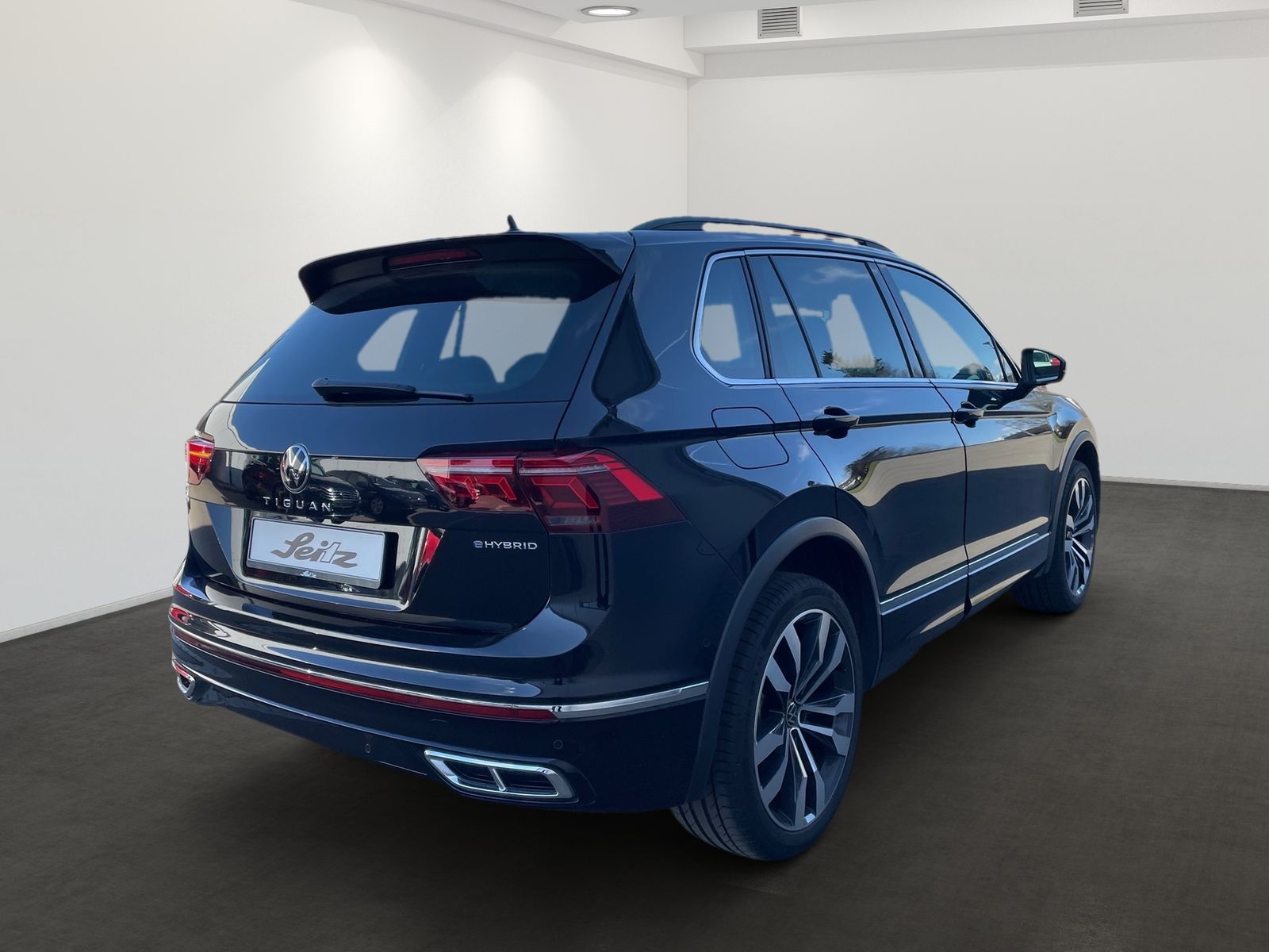 Volkswagen Tiguan 1.4 TSI eHybrid R-Line - Samsaru's Car Outlet