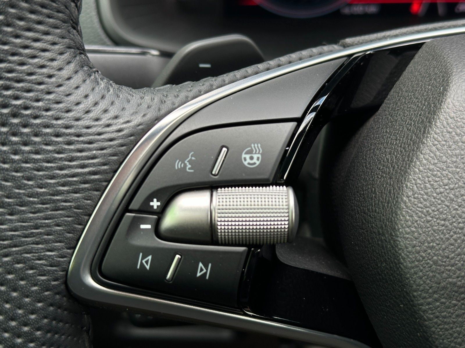Skoda 150PS 4x4 DSG Sportline Side Assist eHK LM19"AHK