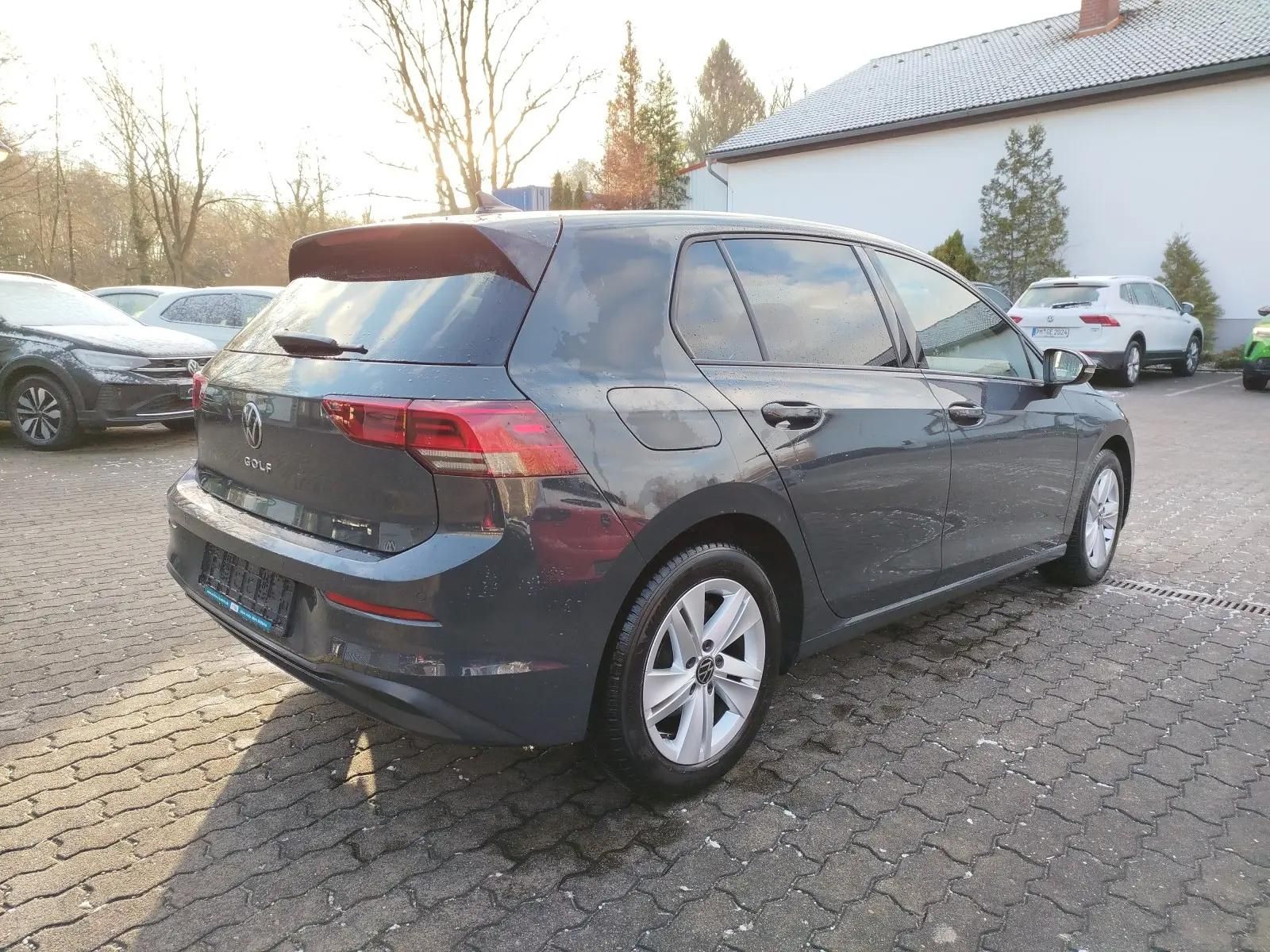 Volkswagen Golf Life 1.5 TSI - Samsaru's Car Outlet