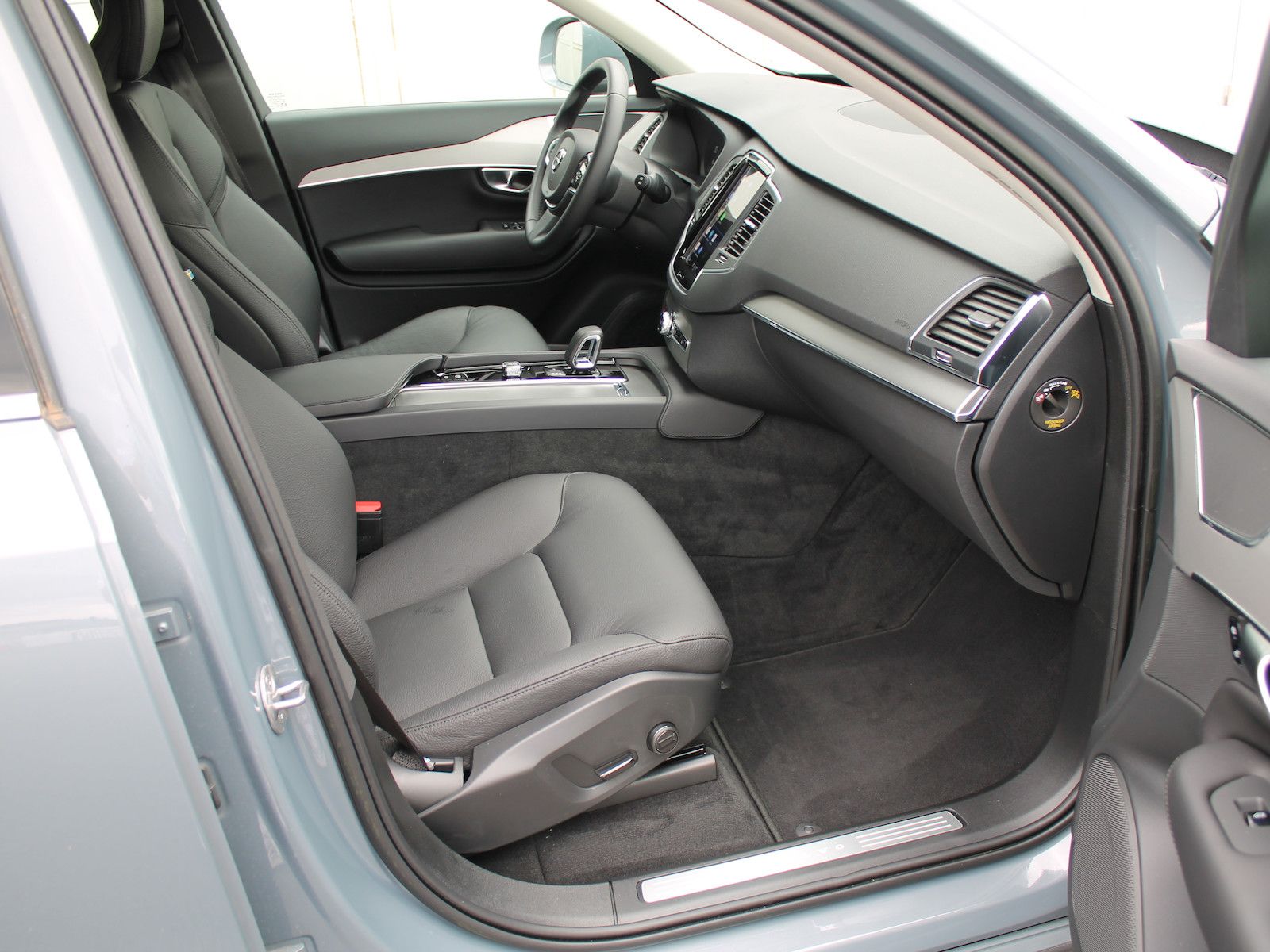 Volvo XC90 Core AWD - Samsaru's Car Outlet