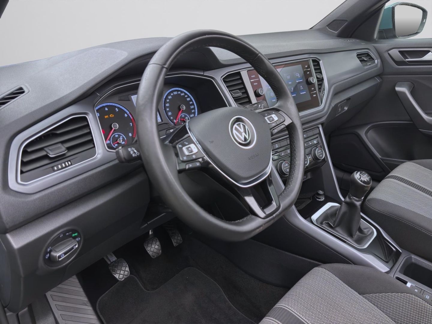 Volkswagen T-Roc Cabrio 1.0 TSI STYLE - Samsaru's Car Outlet