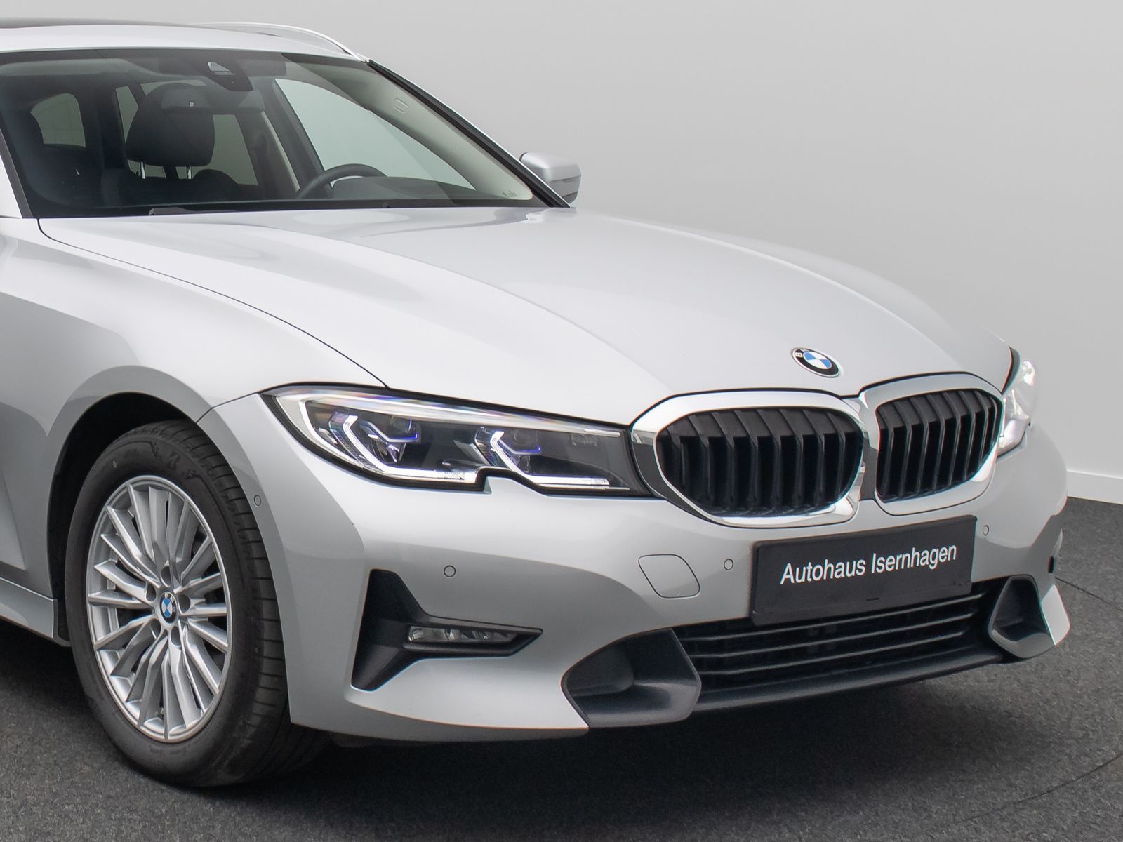 BMW 320d SportLine - Samsaru's Car Outlet