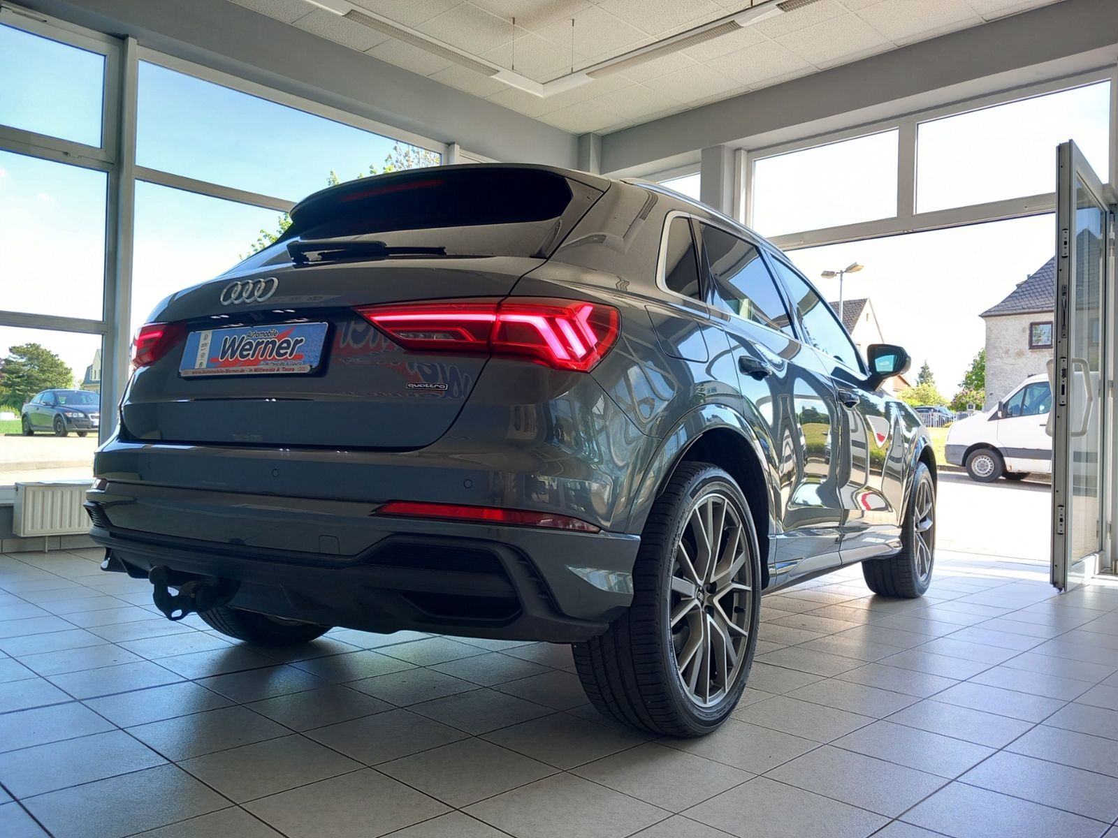 Audi Q3 S line 40 TDI quattro - Samsaru's Car Outlet