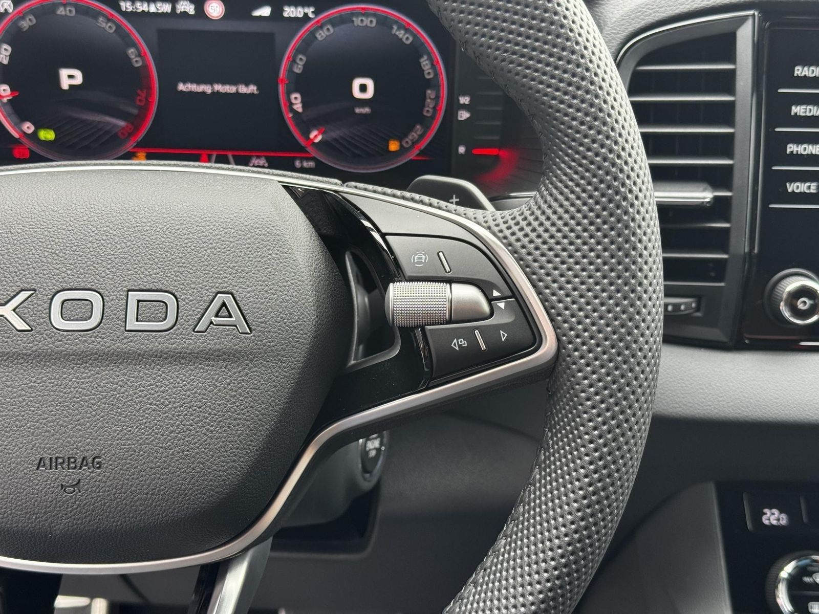 Skoda Karoq 1,5 TSI DSG Sportline 2ZKlimaautomatik ...