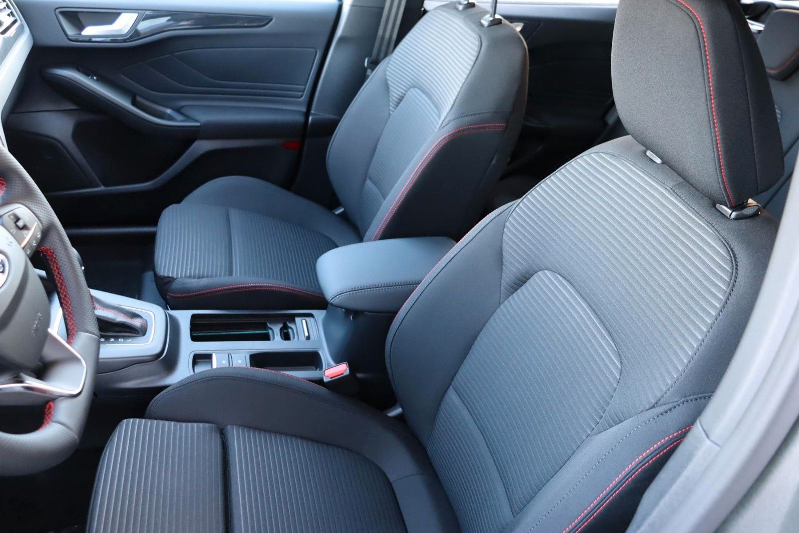 Ford Focus ST-Line X 1.0 Matrix LED 4,99% FIN*