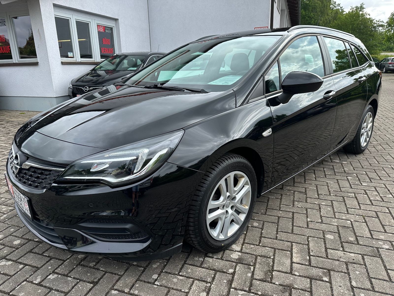 Opel Astra K 1.4 Turbo Sports Tourer Edition - Samsaru's Car Outlet