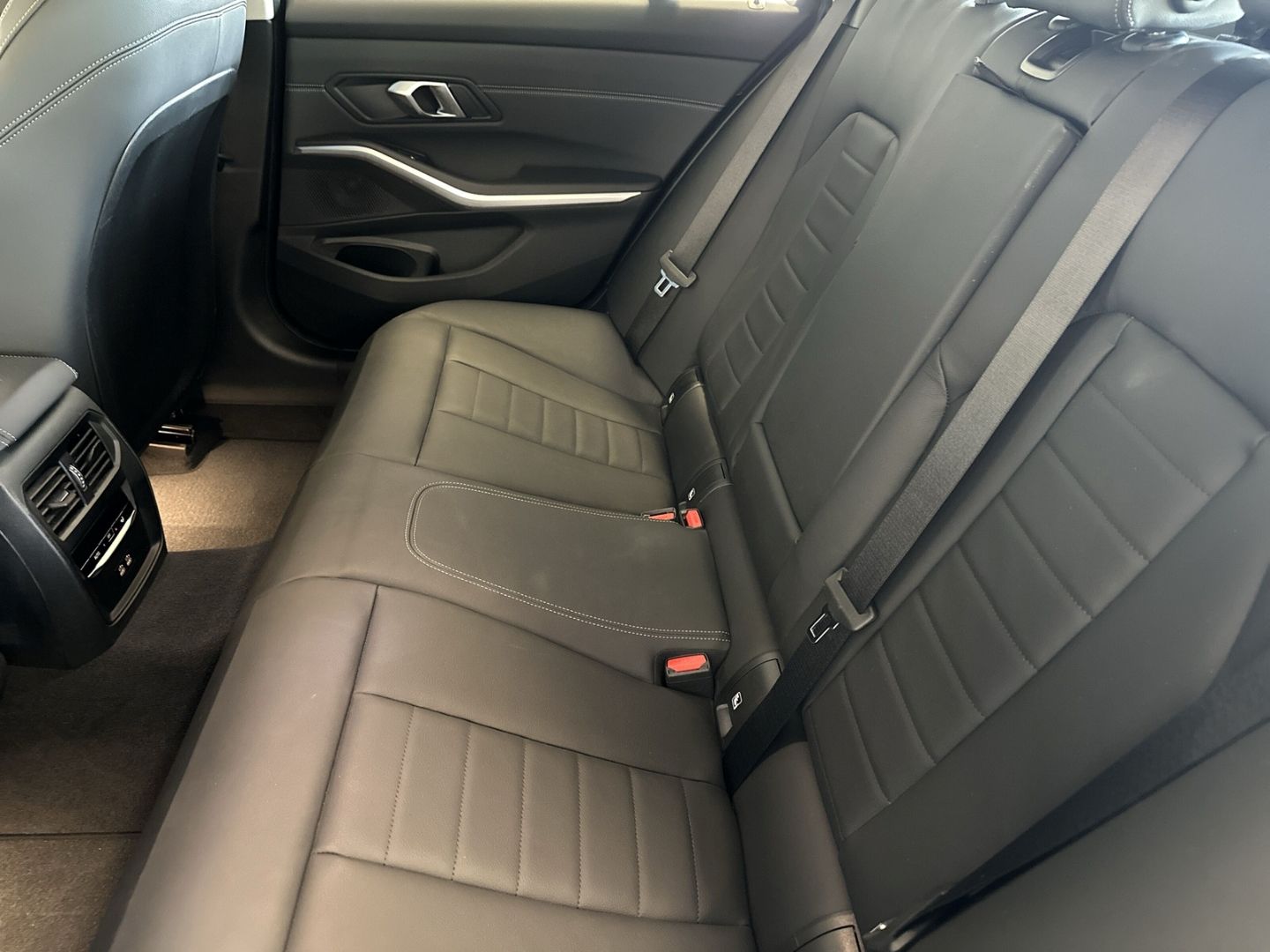 BMW 320 d xDrive - Samsaru's Car Outlet